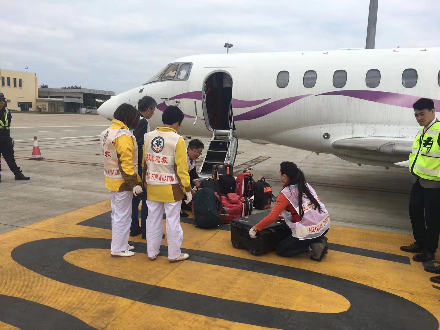 达州香港出入境救护车出租